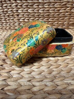 Vintage 70s Hand Painted Kashmir India Papier Mâché Gold Floral Trinket Box